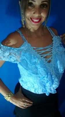 blusa de renda azul