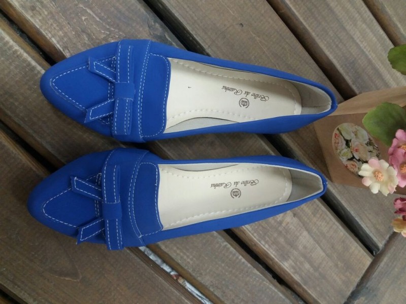 Sapatilha Azul com laço decorativo