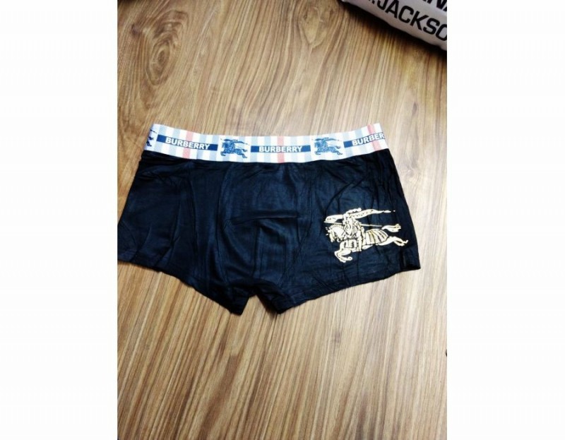 CUECA BURBERRY PRETA