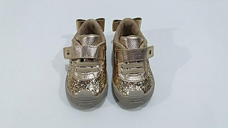 TÊNIS MENINA DOURADO.