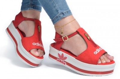 Sandália adidas vermelha