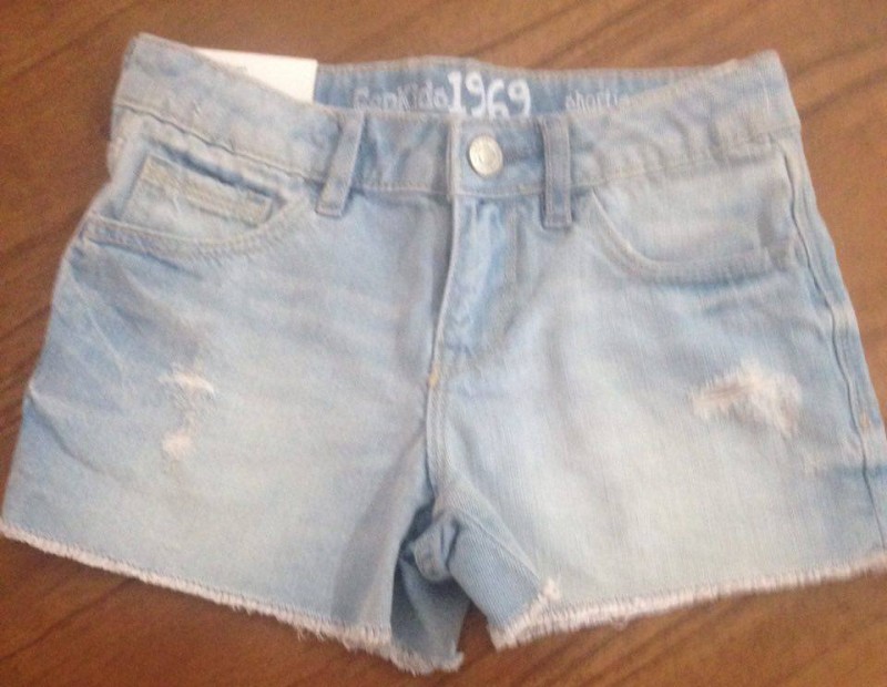 Bermuda jeans claro destroyed Gap tamanho 8 anos