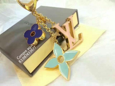 Pingente LV Metal