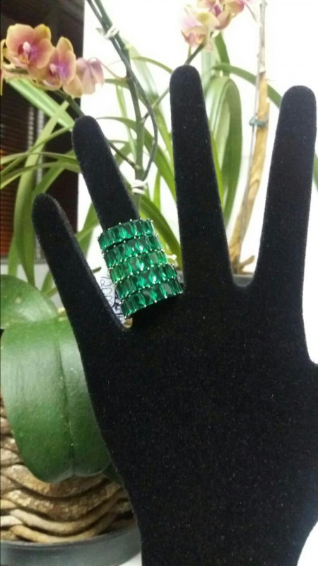 Aliança Inteira Cravejada de Zircônias Graúdas Cor Esmeralda Aro 16
