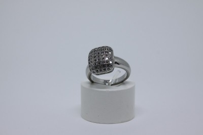 Anel Retangular Banhado em Ouro Branco cravejado