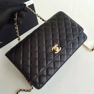 Chanel Pearl Clutch Bag Consulte cores e tamanhos