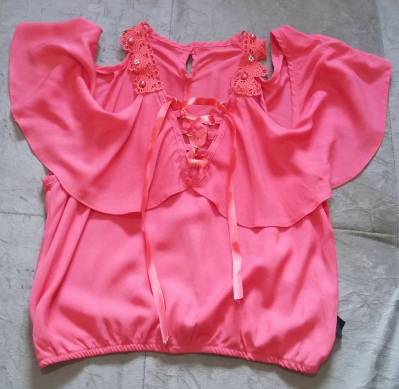 Cropped com babado e pérolas, Tam P
