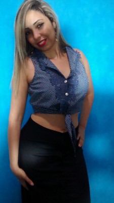 blusinha de amarrar jeans com bolinhas