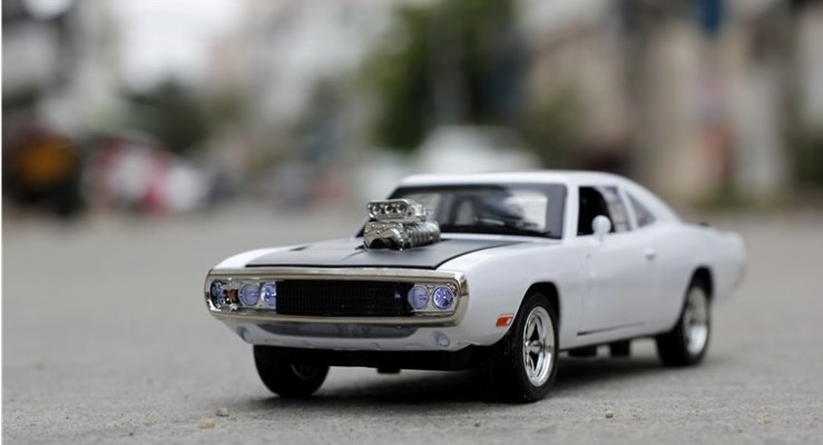 DODGE CHARGER TORETTO BRANCO ESCALA 1/24 +/- 17CM