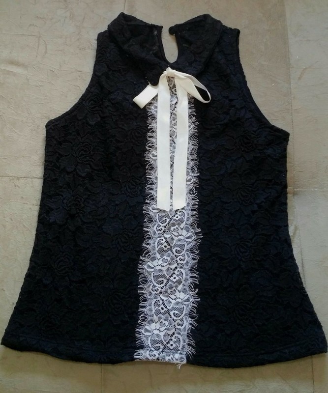 Blusa de renda preta com fita, Tam P