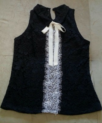 Blusa de renda preta com fita, Tam P