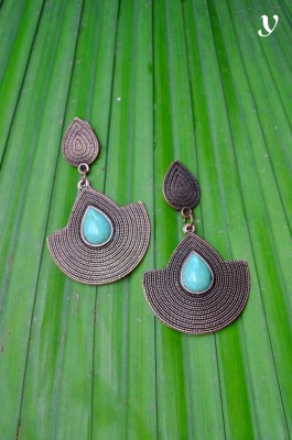 Brinco Longo em Ouro Velho e Pedra Azul