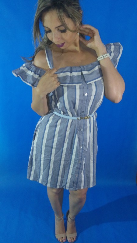 vestido curto listrado ombro a ombro