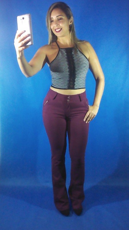 calça flare vinho