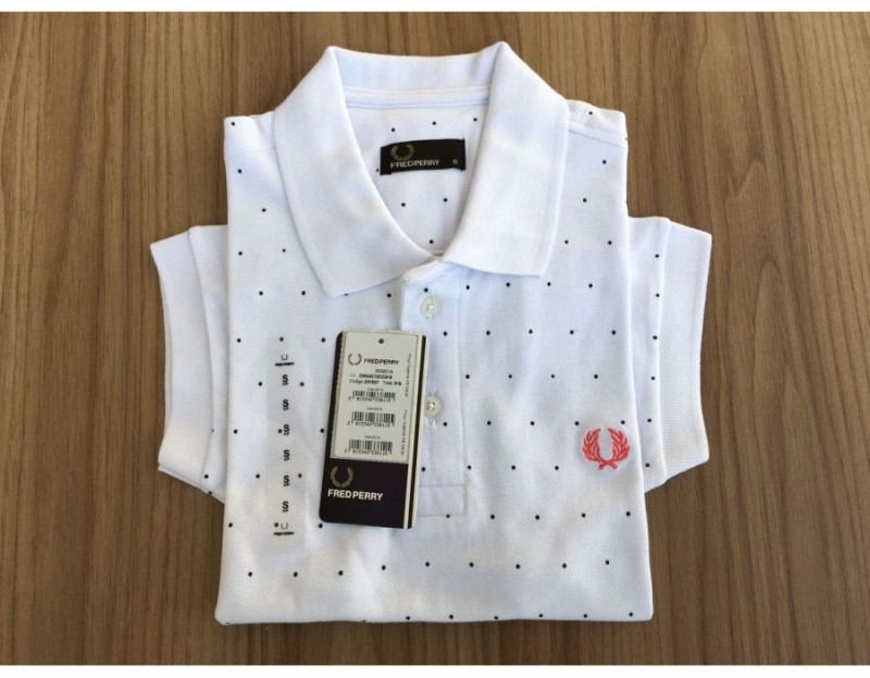 POLO FRED PERRY COM BOLINHA E LOGO VERMELHA