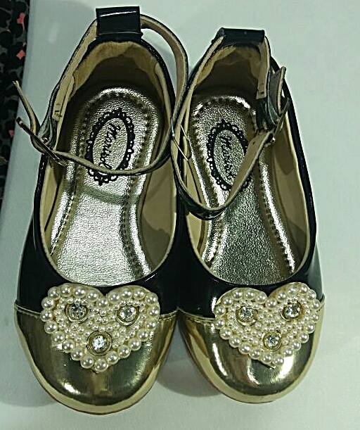 SAPATILHA PRETA COM PEDRAS COD 62601