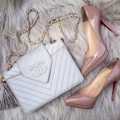 Chanel Shop Logo! A cor preta tbm é lindaa!!! Consulte ;)