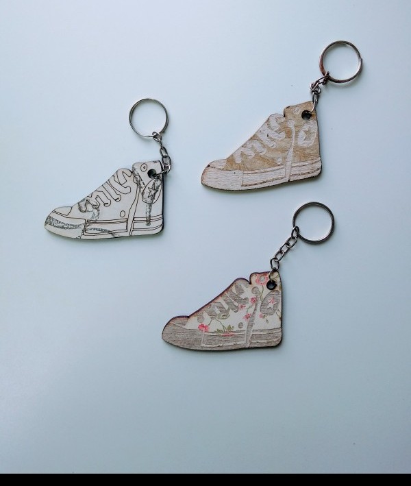 Chaveiro All Star em MDF