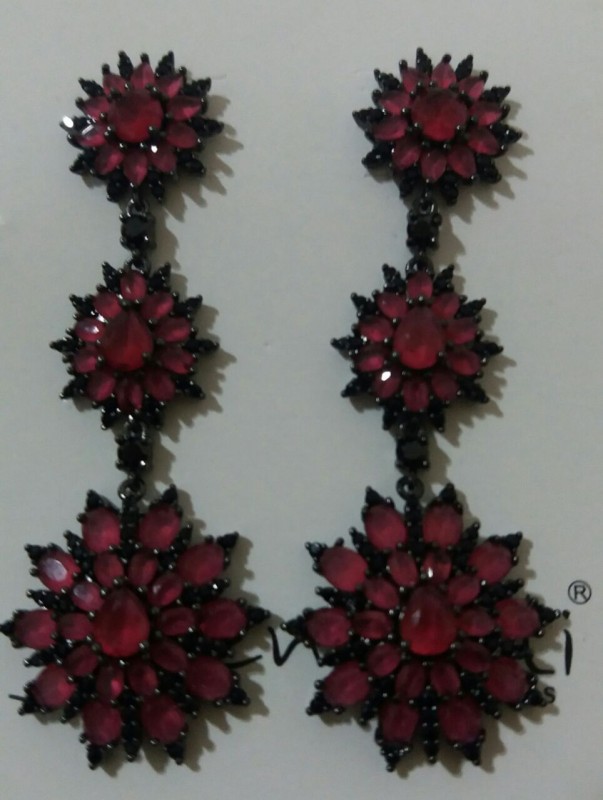 Brincos em zirconias