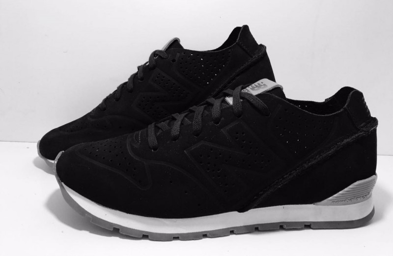 New Balance 696