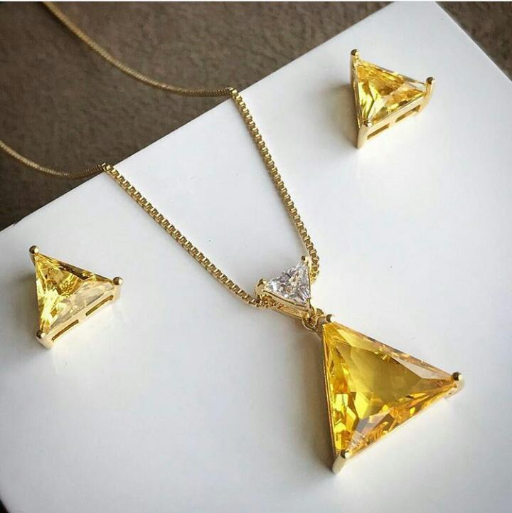 Conjunto Triângulo  Amarelo