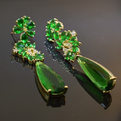 BRINCO DE FESTA DOURADO COM ZIRCONIA-VERDE ESMERALDA-1071