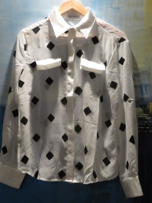 Camisa Branca com detalhes em preto (VB9052)
