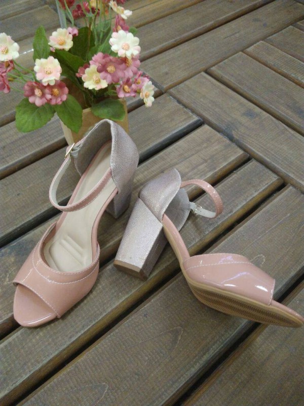 Sandalia nude com best sale brilho