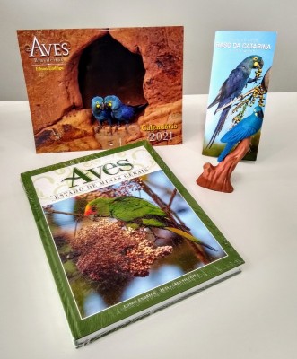 KIT: LIVRO AVES DO ESTADO DE MINAS GERAIS, CALENDÁRIO 2021 AVES BRASILEIRAS, GUIA AVES DA CAATINGA E ARARA DE LEAR NO TRONCO COM TATU