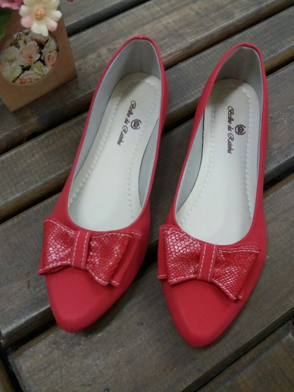 Sapatilha laço vermelho