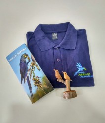 KIT: CAMISETA PROJETO JARDINS DA ARARA DE LEAR, GUIA AVES DO RASO DA CATARINA E CASAL DE PASSAROS NO GALHO 1 