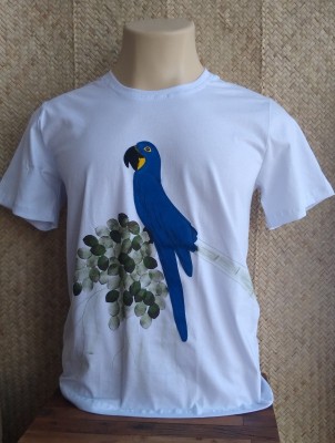 T SHIRT BRANCA ARARA AZUL DE LEAR