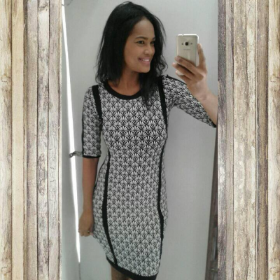 Vestido tubinho preto Estampado Preto com branco